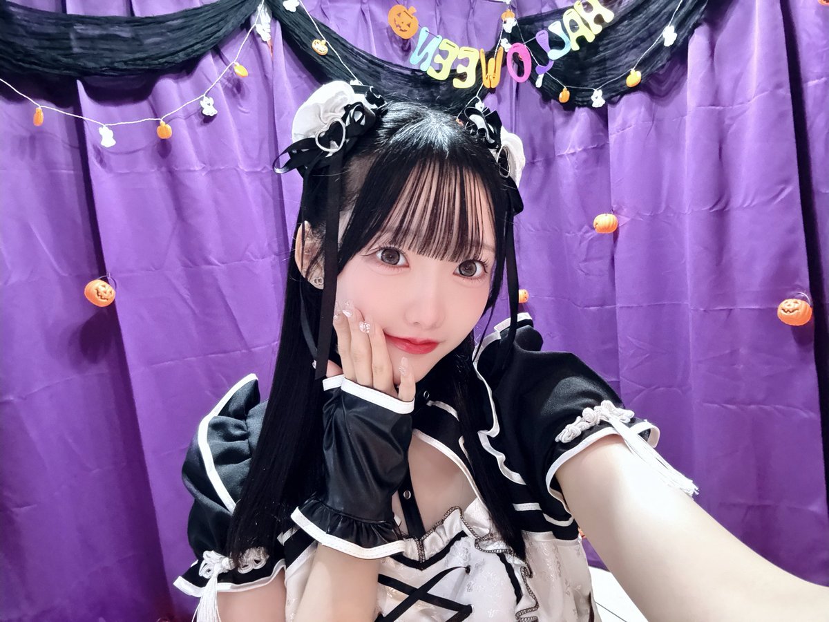 本日も18~22出勤しております🤍
ハロウィンイベントなので
メイドさんになりました🎃
会いに来てくれると嬉しいです🥹