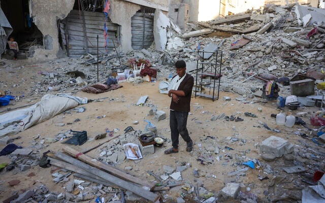 How can they call this a 𝗰𝗲𝗮𝘀𝗲𝗳𝗶𝗿𝗲?
𝗜𝘀𝗿𝗮𝗲𝗹'𝘀 𝗺𝗶𝗹𝗶𝘁𝗮𝗿𝘆 says the ceasefire started again at 𝟭𝟬 𝗮𝗺 after a wave of airstrikes on the 𝗚𝗮𝘇𝗮 Strip last night and this morning.
This is not a ceasefire; 
it is the continuation of a 𝗼𝗻𝗲 𝘀𝗶𝗱𝗲𝗱 𝘄𝗮𝗿