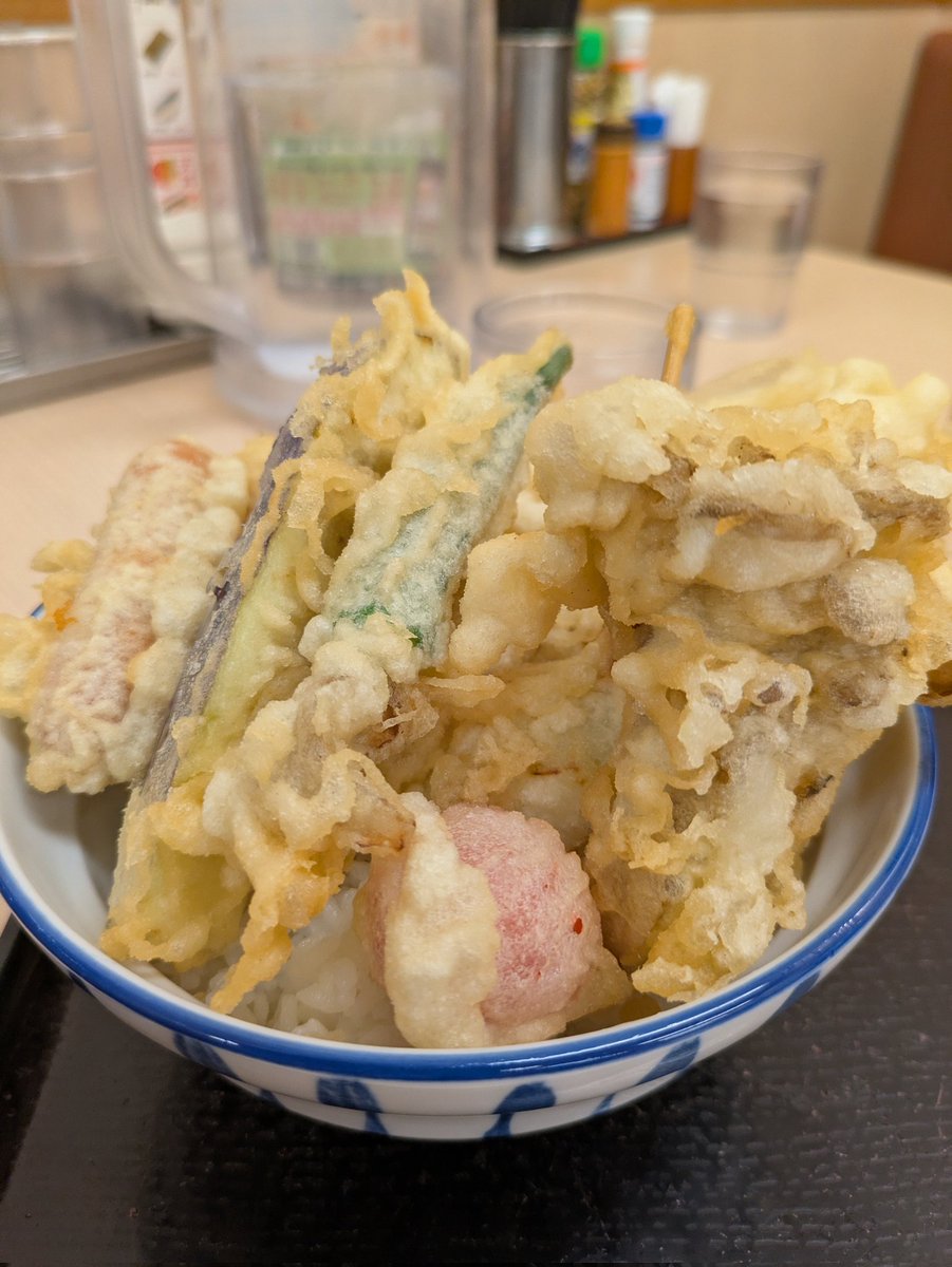 天ぷら丼 豪華やけどお手頃価格ないわゆる”全部のせ”。さん天の『グランド