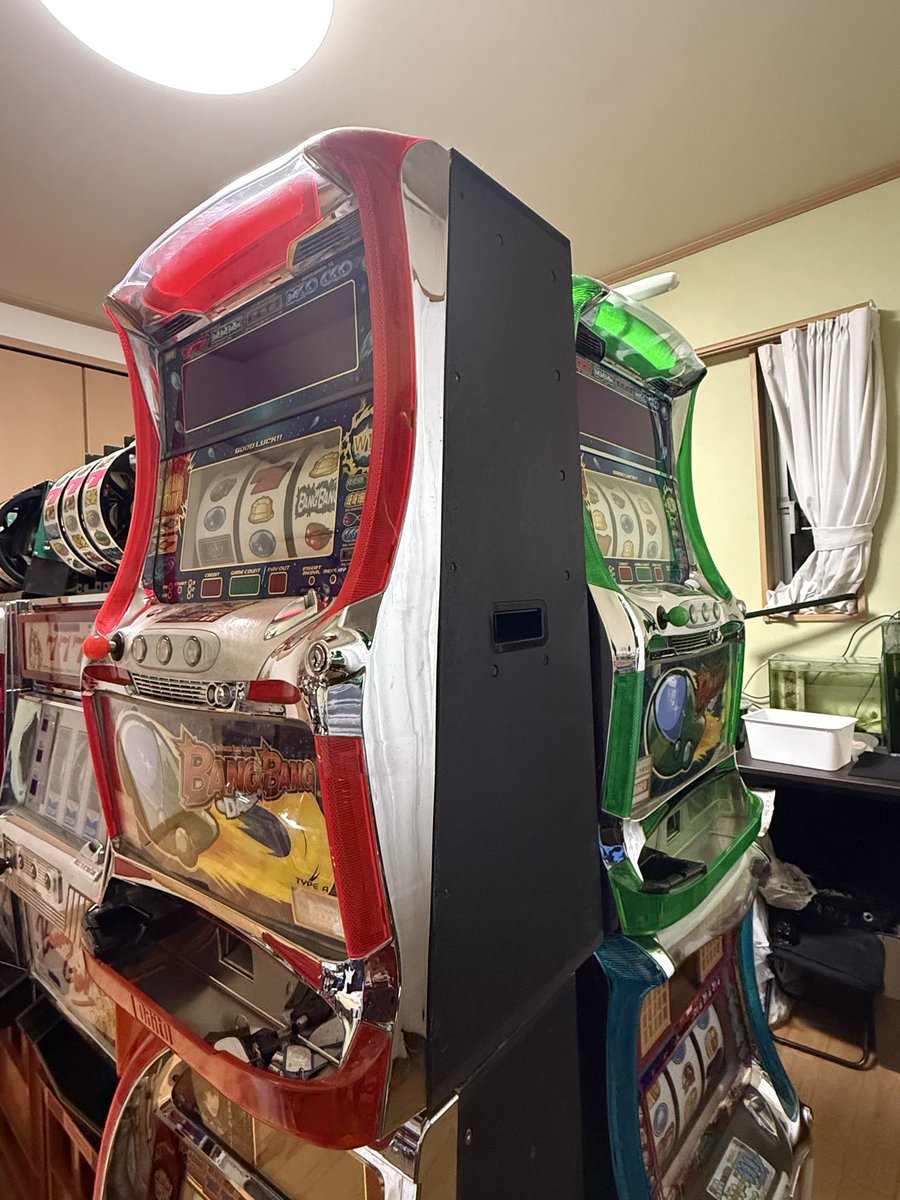 おはようございます🌞
気づいたら18時💦
風呂入らねば🛁

一日一食のご飯コレです🍚

ザ！マンボウの天ぷら
ザ！海鮮うどん

冷蔵庫開けたら、私の大好きなメロンジュース割り、もうねーやん😭
子供達に勝手にほとんど飲まれたわ😅😭

そして今日は10年ぶりにアーメンが来やがった😨