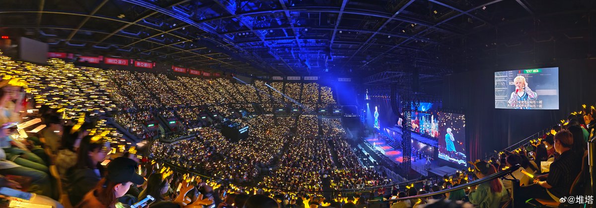lu01042012's tweet photo. #LuHan #LuHanAsiaTour2025

𝟐 𝐒𝐎𝐋𝐃-𝐎𝐔𝐓 shows at the 𝐇𝐨𝐧𝐠𝐊𝐨𝐧𝐠 𝐂𝐨𝐥𝐢𝐬𝐞𝐮𝐦!- significant venue in HK, a milestone for performers!

The 𝟏𝐬𝐭 mainland artist in 8 yrs to step onto the HongKong Coliseum stage.

The 𝟏𝐬𝐭 mainland singer born in the 90s to do so. https://t.co/xc7qhJxY9D