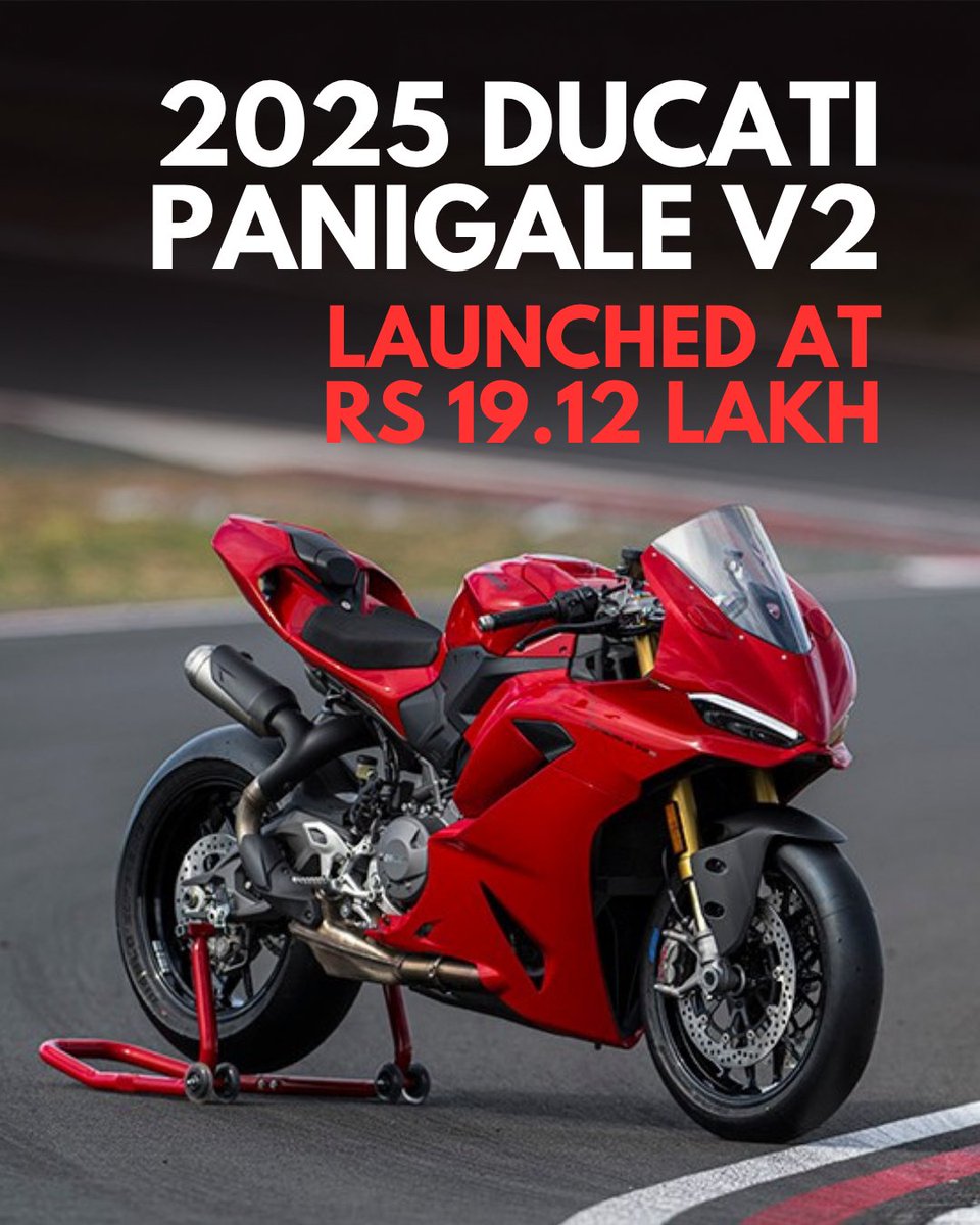 AUTOTODAYMAG's tweet image. The all-new Ducati Panigale V2 has landed in India and it is priced at Rs 19.12 lakh  (ex-showroom). It holds the distinction of being the lightest Panigale ever. 

#DucatiPanigaleV2 #DucatiIndia #TrackReady #ItalianPerformance #LightestPanigale #Ducati #PanigaleV2 #Autotoday