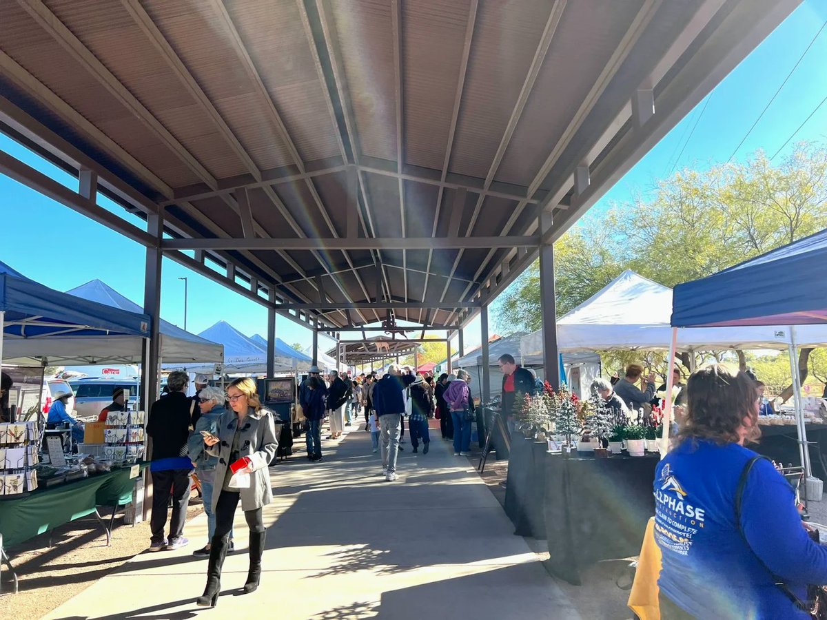 AmadeoWong's tweet photo. Skip the grocery store—Tucson's weekend market is where it's at. The vibrant colors, friendly chats, and unbeatable freshness make Sunday mornings magical. #MarketDay #ExploreTucson https://t.co/4Vx0UopRFB