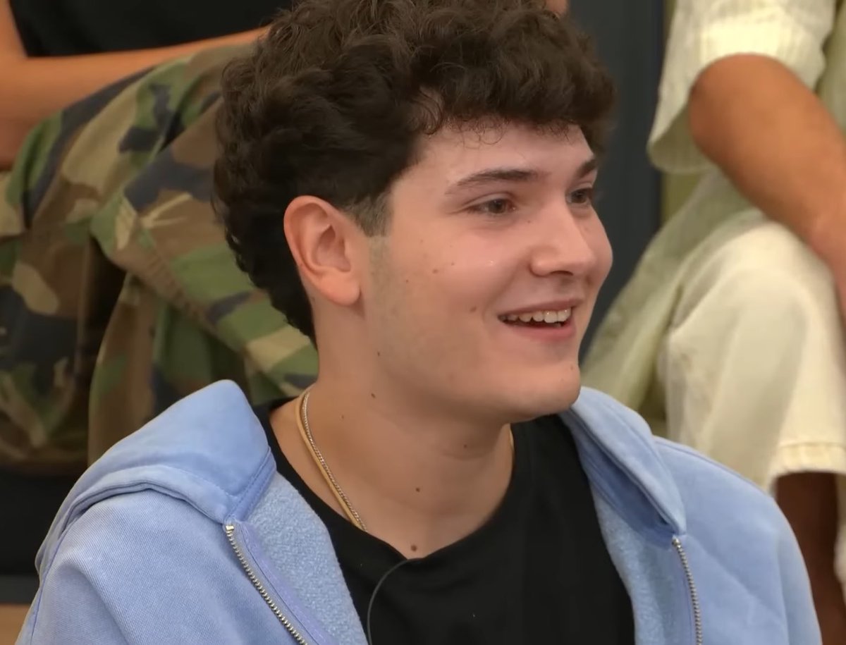 wiiamgm06's tweet photo. Imaginaros si la gente en twitter es una mierda que están “criticando” a estos dos seres de luz #OTDirecto29O https://t.co/JDYwNkqyxP