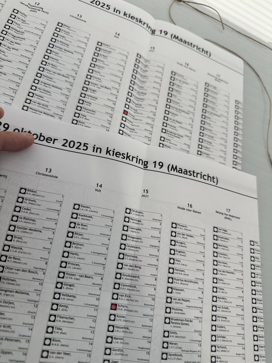 2x Schyns #JA21 Help me van mijn Fractievoorzitter in de provincie af !🤣 (geintje natuurlijk)

Maar ongeacht wat je ook stemt 🗳️, GA STEMMEN, gebruik je stemrecht #verkiezingen2025