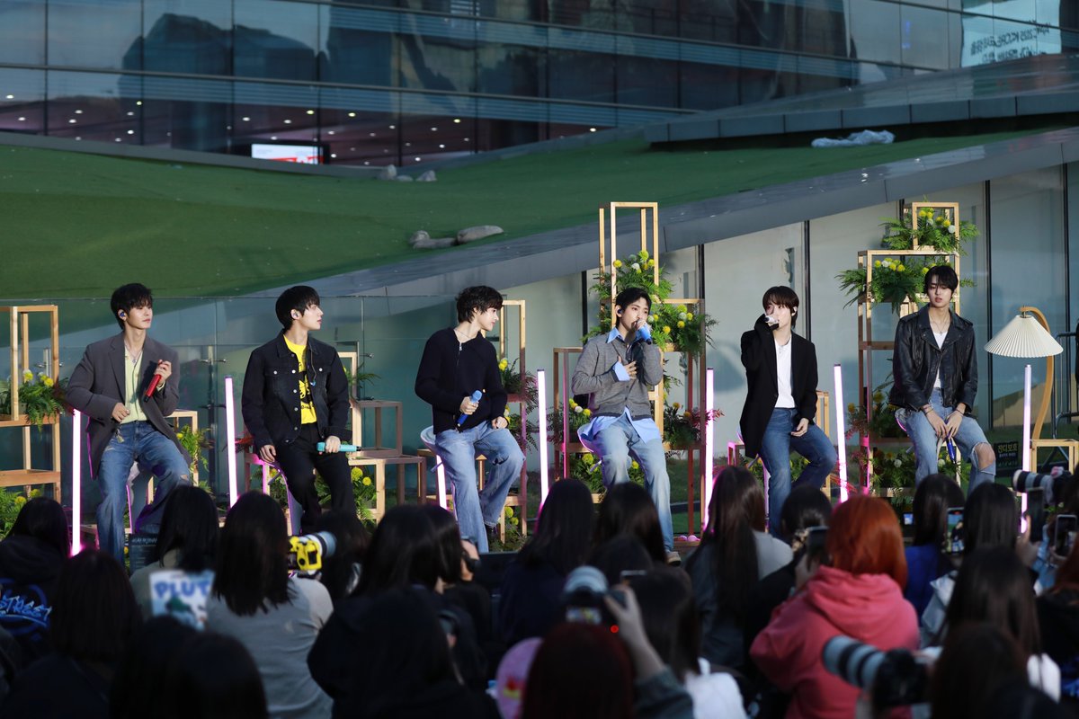 TPST__official's tweet image. [📮TEMPEST blog]

&amp;lt;As I am&amp;gt; Busking in Coex BEHIND

🔗 blog.naver.com/yuehua_ent/224…

#TEMPEST #템페스트
#한빈 #형섭 #혁 #은찬 #LEW #태래
#As_I_am #In_The_Dark
#Busking_in_Coex