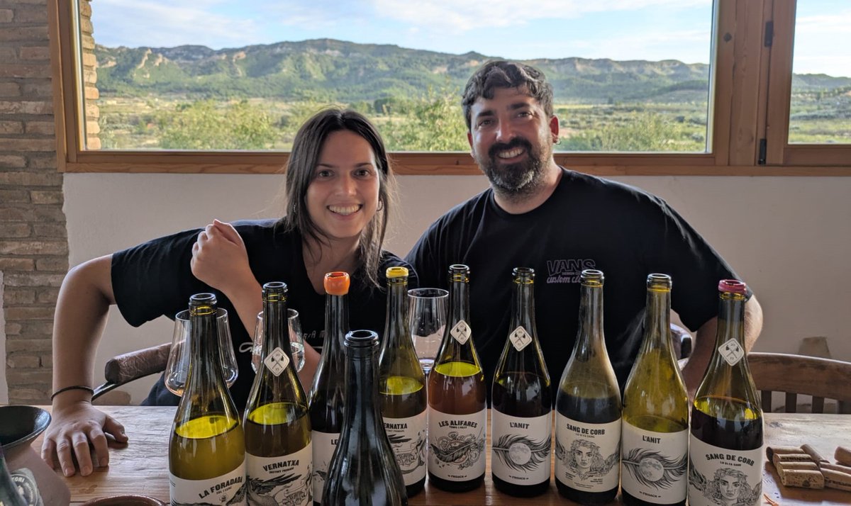 avinicolacat's tweet photo. Tercer dies de visites de @wine_cuentista entre el #Montsant al @CellerMasroig  i la #TerraAlta a @CellerFrisach  per l'elaboració del Catalunya Special Report 2026 by @timatkin 
#2026Catalunyareport #vicatalà #winelovers #wineculture #winefriends #somvicatalà #culturadevi https://t.co/IPi3qfhCL3