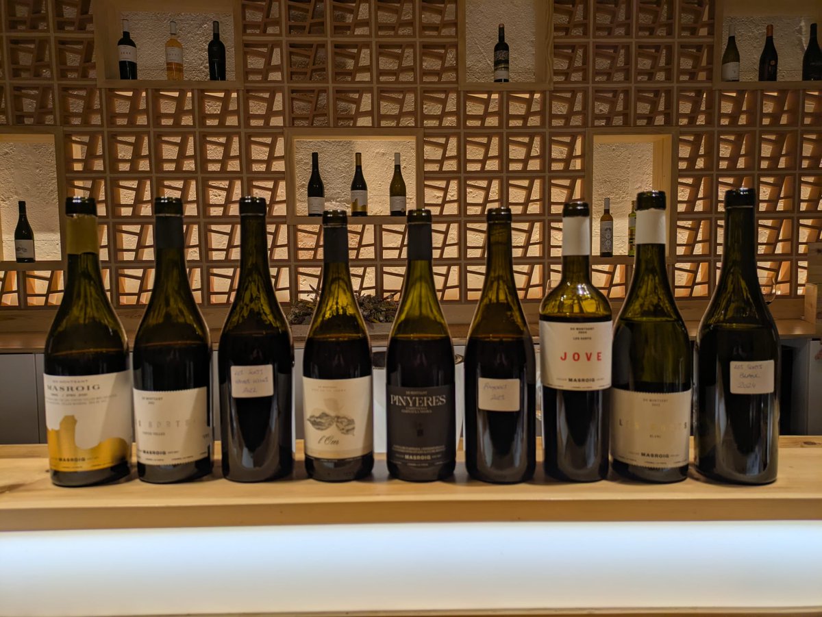 avinicolacat's tweet photo. Tercer dies de visites de @wine_cuentista entre el #Montsant al @CellerMasroig  i la #TerraAlta a @CellerFrisach  per l'elaboració del Catalunya Special Report 2026 by @timatkin 
#2026Catalunyareport #vicatalà #winelovers #wineculture #winefriends #somvicatalà #culturadevi https://t.co/IPi3qfhCL3