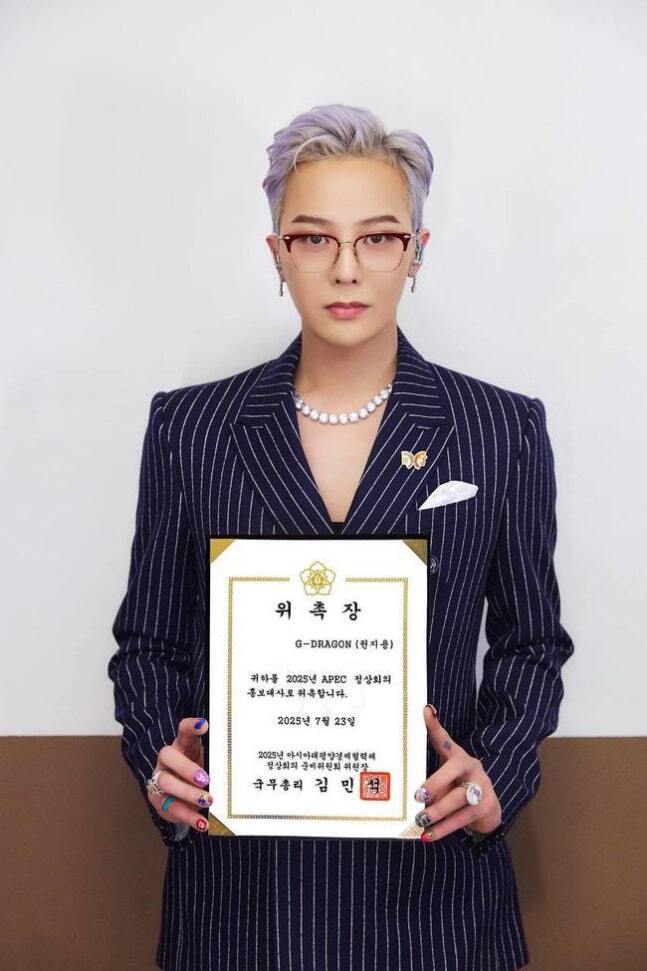 Kstyle_news's tweet photo. G-DRAGON、APEC首脳会議の晩餐会で公演披露へ…21ヶ国の首脳の前でパフォーマンス
https://t.co/nZ1sbteVTv

#GDRAGON #BIGBANG https://t.co/h20wQN06kl