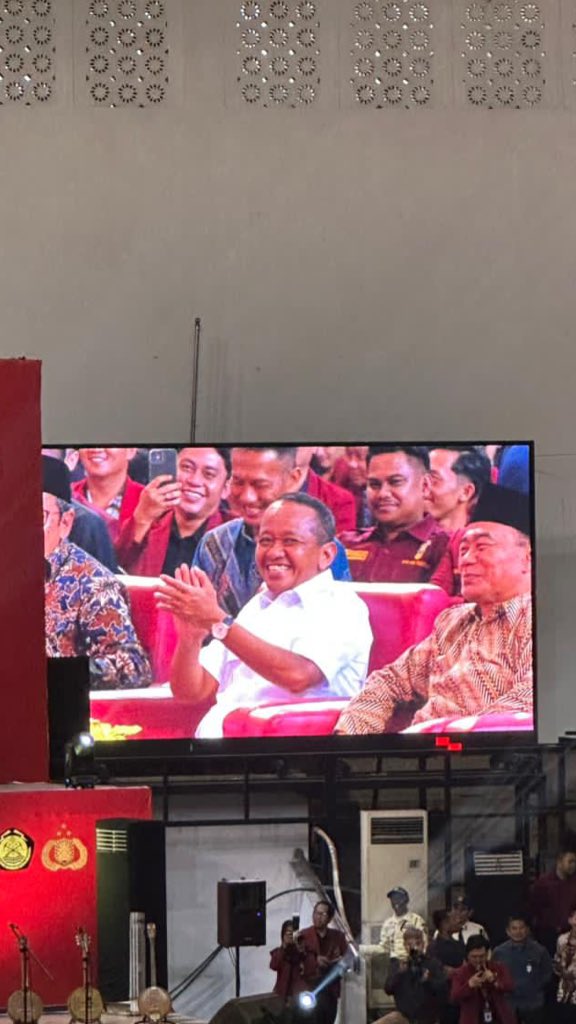 phytroth's tweet image. ok guys,,, tiba” bahlil dateng ke kampus gue,,, 

#bahlil #diva