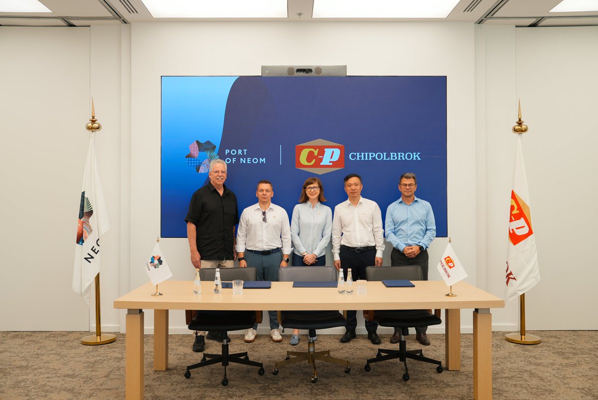 NEOMOxagon's tweet image. Port of NEOM and Chipolbrok have extended their collaboration for two more years, with expanded cargo services now underway from 29 October.

The increased frequency builds on rising momentum in Oxagon, including the delivery of wind turbines for the NEOM Green Hydrogen Company,…