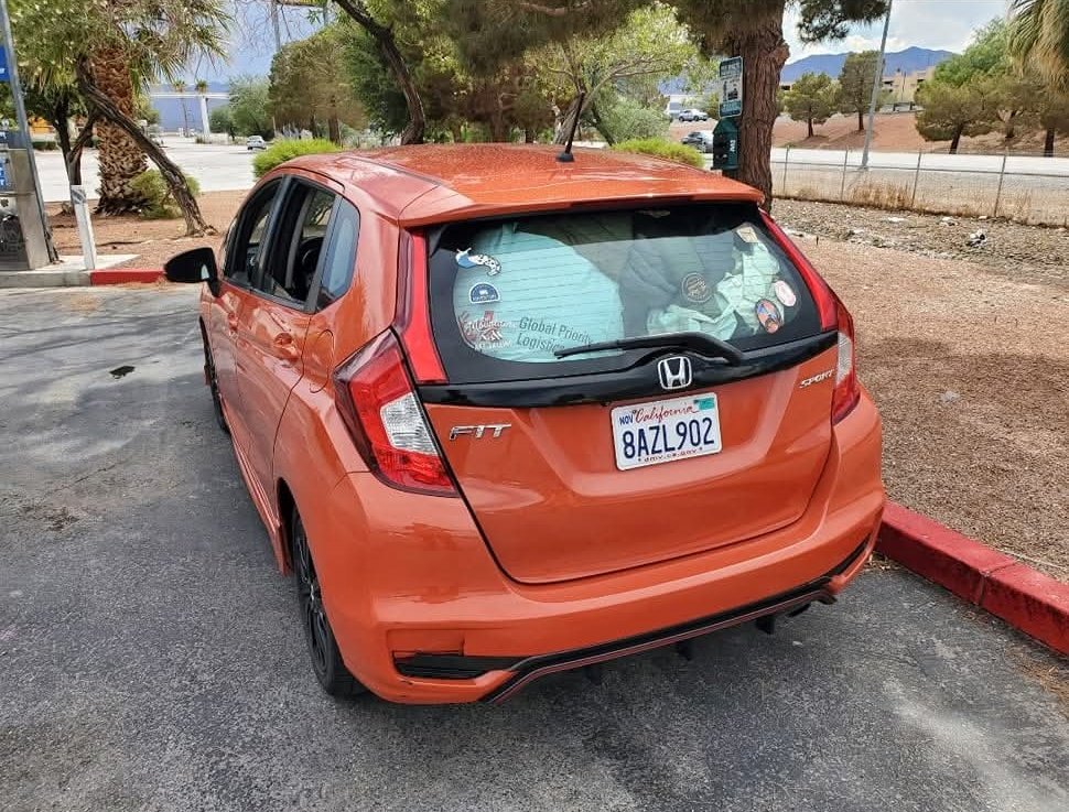 Mileage_impo's tweet image. Honda Fit with 500,000 miles (804,672 km) on the clock.
One owner since new.
Full Service History.
Original engine, transmission and clutch.
The car is used as a courier vehicle and often goes on road trips.