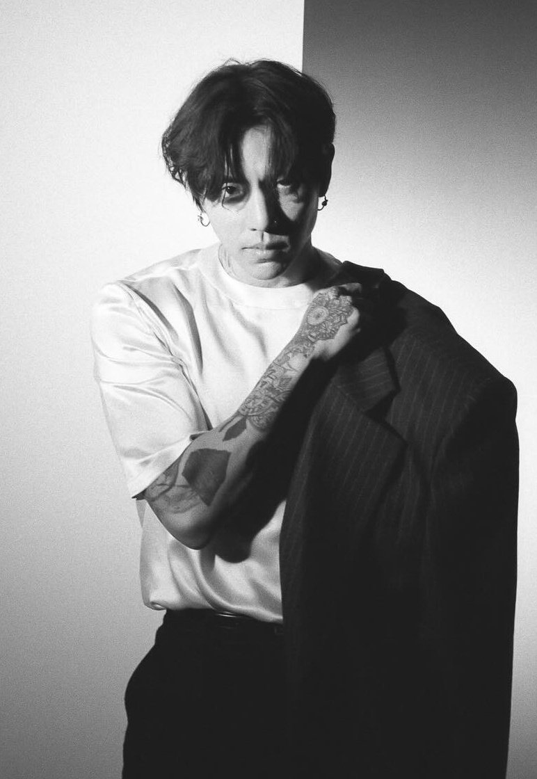 he’s art. he’s literally walking art that edits his own art and directs his own art while being the art.