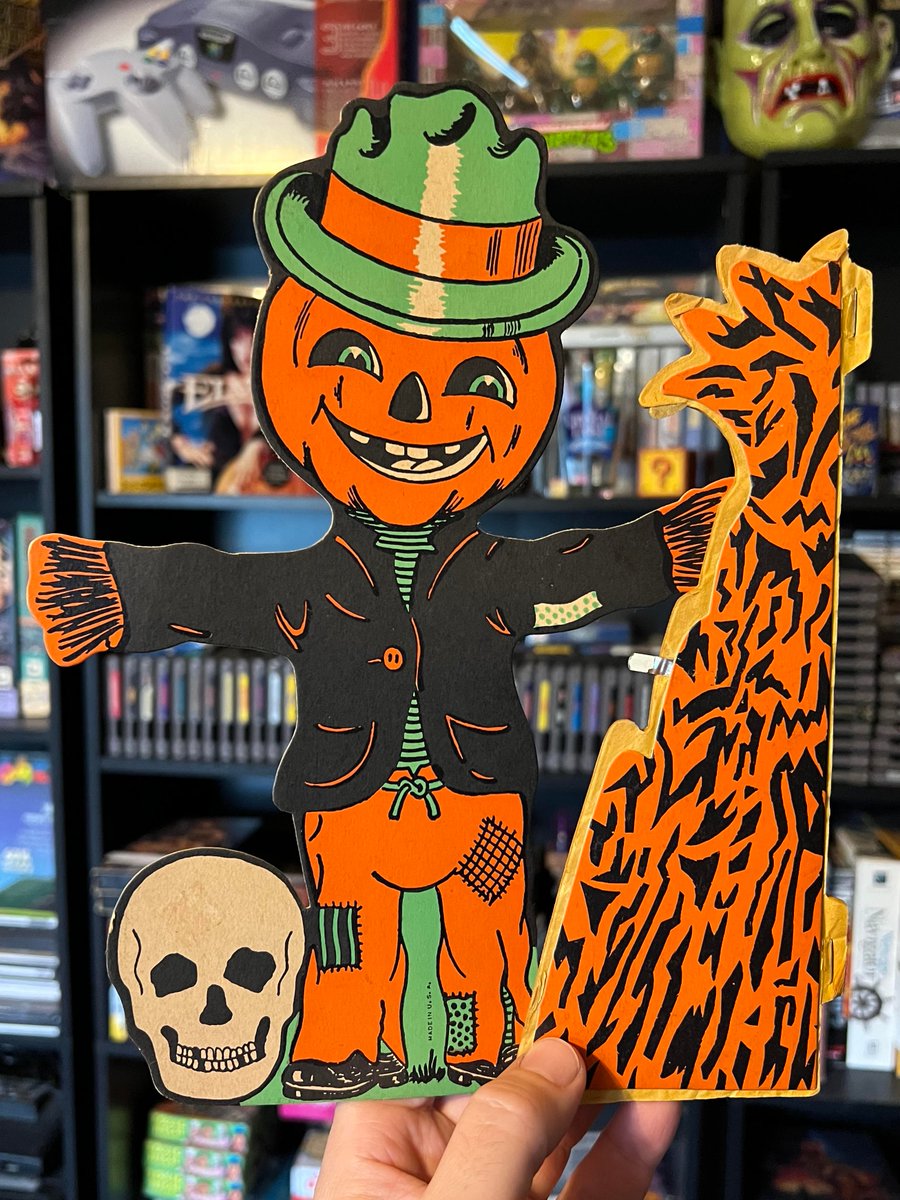 Happy Halloween Eve! 🎃 Here’s an old Beistle scarecrow from the 1960s for your timeline (to scare off any bad vibes today).