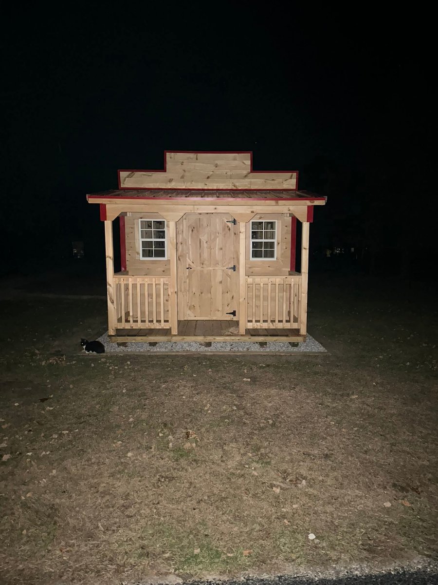 katiebugbaby1's tweet image. My  Community Pantry has officially  opened 
It is now open 24/7.

I still need to add a fridge/freezer for perishable items. Coming soon. Thanks to the generosity of so many amazing people 🙌