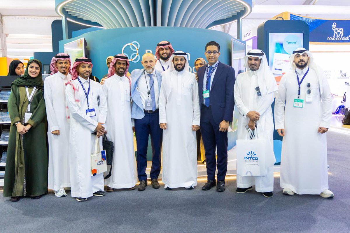 كان لقاءً حياً جميلاً نظمته لي شركة بوستن إنكولوجي العربية في #معرض_الصحة_العالمي  تحدثتُ فيه عن وصفة صحية لا تجدها في الصيدلية، وعرضتُ الطرق الفعالة للاستمتاع بحياتك مهما كانت ظروف الحياة..
أشكر المنظمين على احترافية تنظيمهم، ولطفهم، ودقة اهتمامهم.