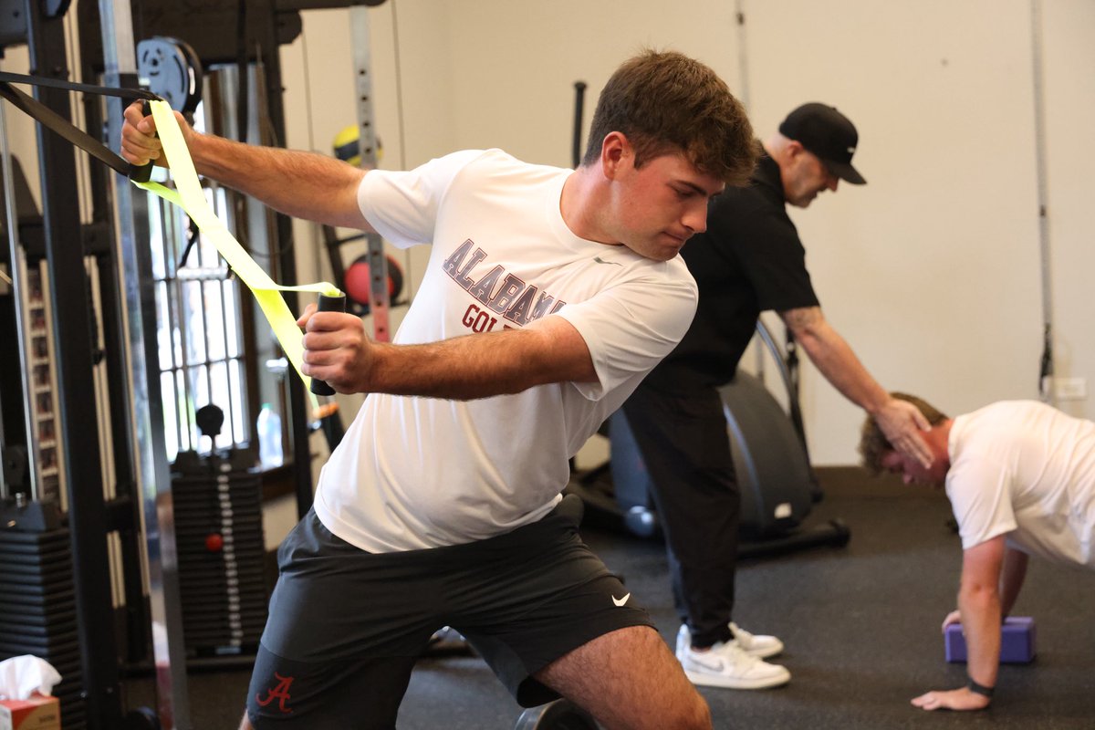 AlabamaMGolf's tweet image. Getting our bodies ready for the spring season with @PGATOUR strength and fitness expert @KWAYNE_FITNESS 💪🏼