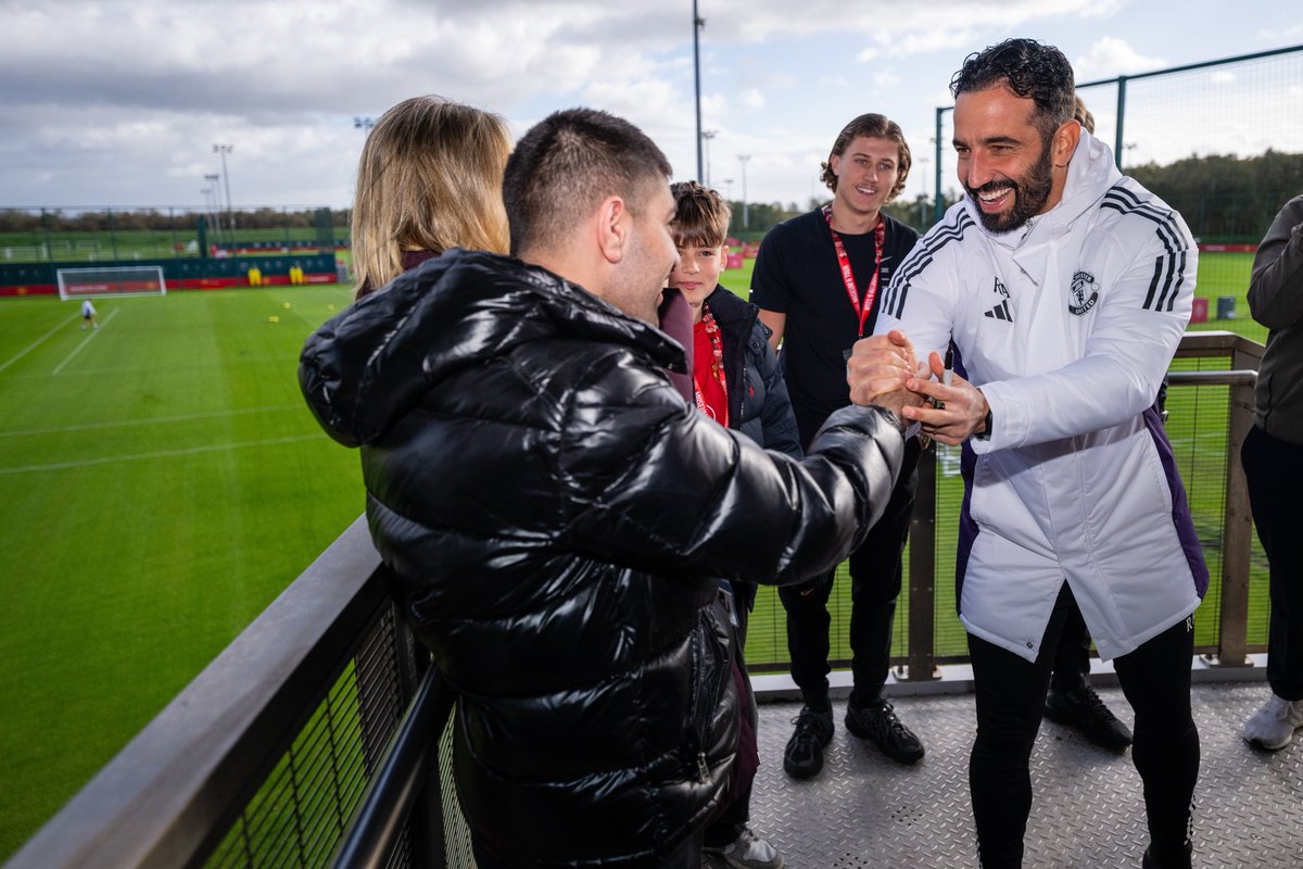 UnitedStandMUFC's tweet photo. ❤️ The Manager and the players at the MU Foundation's Dream Day! #MUFC https://t.co/VVavTxMT40