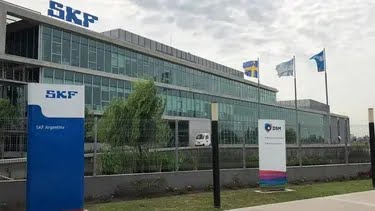 SKF argentina cierra de inmediato la planta Tortuguitas. Y se convierte en importadora. 150 empleados a la calle.
"No encontramos una opción viable para mantener la planta de Tortuguitas operativa".  explicó Manish Bhatnagar, presidente de SKF.