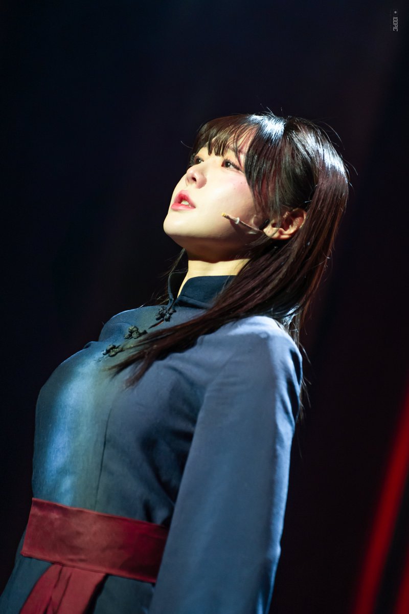 251022 뮤지컬 여단 커튼콜

당신에게 술을 올리고

조영화 옌