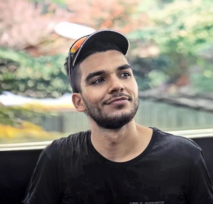 JeremBenhaim's tweet image. L’ex-otage Yosef Haïm Ohana a témoigné pour la première fois des conditions atroces qu’il a endurées durant sa détention à Gaza :

« J'ai mangé des choses que jamais je n’aurais pensé manger dans ma vie, comme des vers de terre. Ils [le Hamas] nous disaient que c’était des