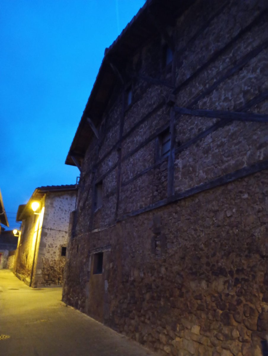 radio_vitoria's tweet image. #Herrian 🎙️ #Korres reconocido por el alumbrado inteligente del pueblo en los VI. Premios Internacionales Starlight  @FundStarlight 

#ArraiaMaeztu @MontanAlavesa

📻A partir de las 20H en la 104.1 y en @GUAUgureaudioa