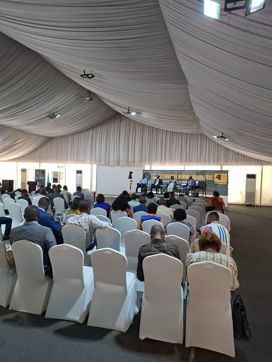 🇨🇩 #RDC | #Lubumbashi, 29 oct. 2025 — F. Nzira (#ITIERDC) est intervenu lors de #AMIRDC2025 sur les revenus infranationaux &amp; développement des communautés minières 💬. Il a insisté sur la transparence, la bonne gouvernance et leurs imapcts 🎙️ Pr. Sikulisimwa Pole (#UNIKIN). 💡⛏️