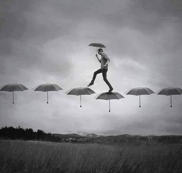 itx_Haider8's tweet image. دیکھ! آ پہنچا ہوں کِس طرح سرِ کوہِ ملال
میں وہی ہوں جِسے اُونچائی سے ڈر لگتا تھا

#urdupoetry