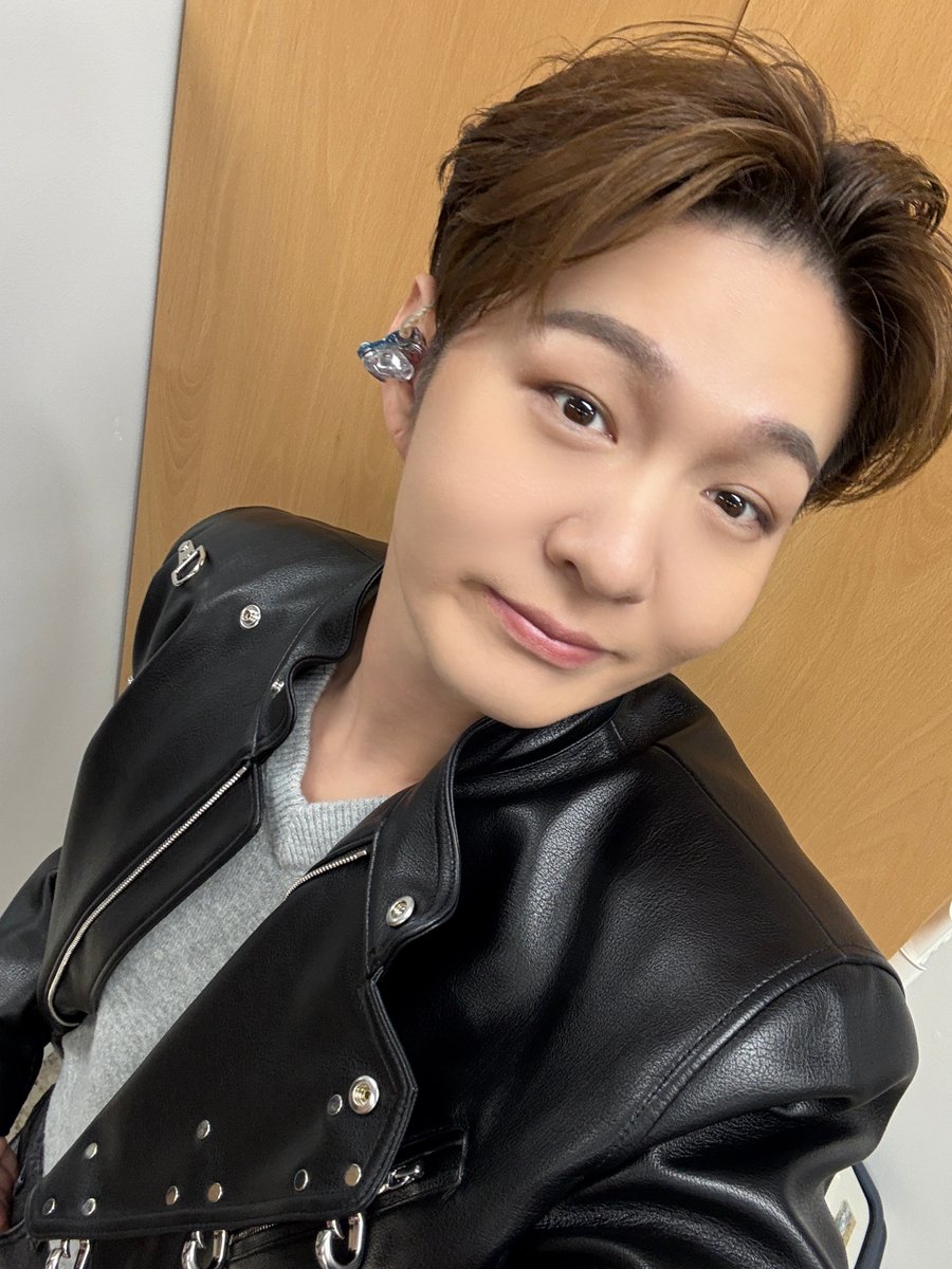 LeeCS_Official's tweet photo. [📸] ✨251029 2025학년도 경북대학교 대동제 ‘하푸르나:첨성’✨

오늘은 대구로 달려간 창섭 군😎
추워진 날씨에도 불구하고 함께해 주신
zz6친💙멜로디와 경북대학교 학우분들

날씨가 많이 추워졌으니까
따뜻하게 입고 감기 조심하세요.ᐟ.ᐟ

#이창섭 #LEECHANGSUB 
#이별_이_별 #ENDAND #주르르 https://t.co/4c0GEh6l7o