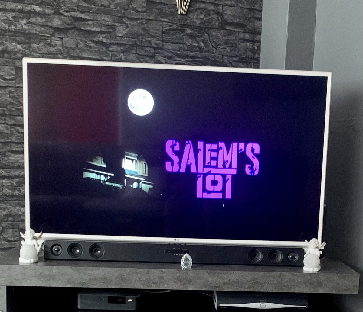 52stevenew's tweet photo. Now watching have a great day everyone 😊🧛🧛‍♀️🩸🩸 https://t.co/MnKsXn2BuX