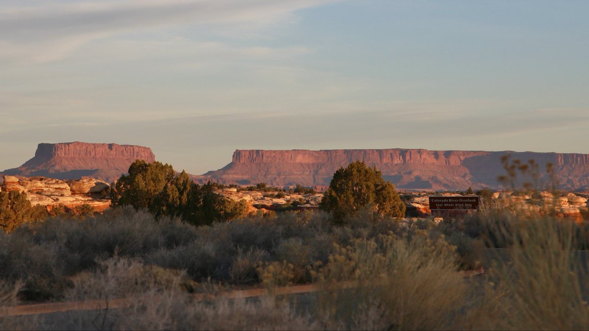 ThomasWayneRil1's tweet photo. Sunrise on Canyonlands: Island in the Sky https://t.co/ulsiKG3ViT