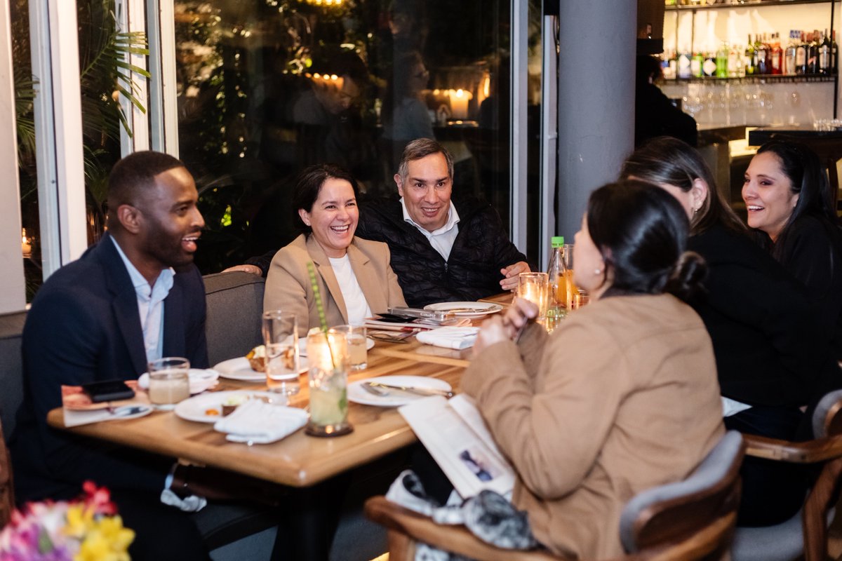 C_CaballeroR's tweet photo. Acompañamos a @PoderosasColom2 en la  
"Cena más poderosa del Año".  

Una gran causa que seguimos apoyando.
@marisanzdesa @DRojassarmiento https://t.co/NhemYIQgIw