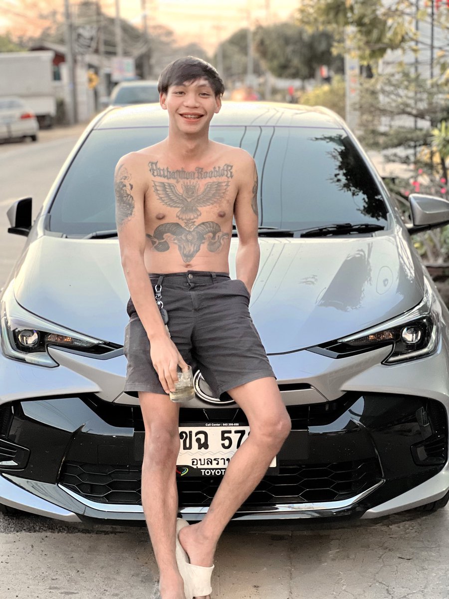 attapol1101's tweet photo. สิ่งที่ควรแคร์มากที่สุด ค��อแคร์ความรู้สึกตัวเอง 🖤 https://t.co/vIMfxnO0CK
