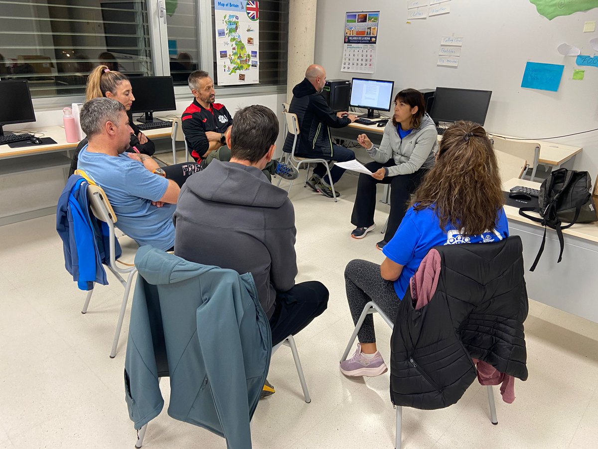 Nueva dinámica de trabajo e intercambio de experiencias en la sesión de formación del Grupo de Trabajo <a href="/GR37EF/">GR-37-EF</a>  en el CEIP Villares de la Reina  <a href="/cfiesalamanca/">CFIE SALAMANCA</a> #formacionCYL