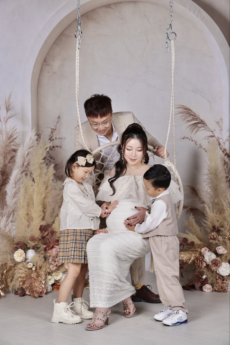 minoring73's tweet photo. Our third maternity shoot🤰✨ Soon we'll be a family of 5 ❤️ https://t.co/Ea435T5JWP