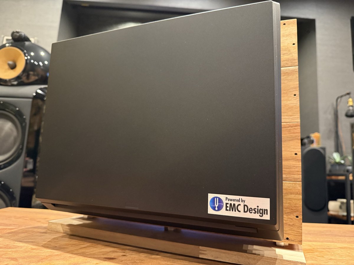 東京都豊島区のボーカルレコーディング専用スタジオ
Studio Asteroid 様
studio-asteroid.com
専用設計のEMC分電盤が完成しました。
自立タイプの6回路（200V×1回路 100V×5回路）となります。
仮設実験の試聴も効果を感じて頂き、いよいよ施工となります。

株式会社EMC設計