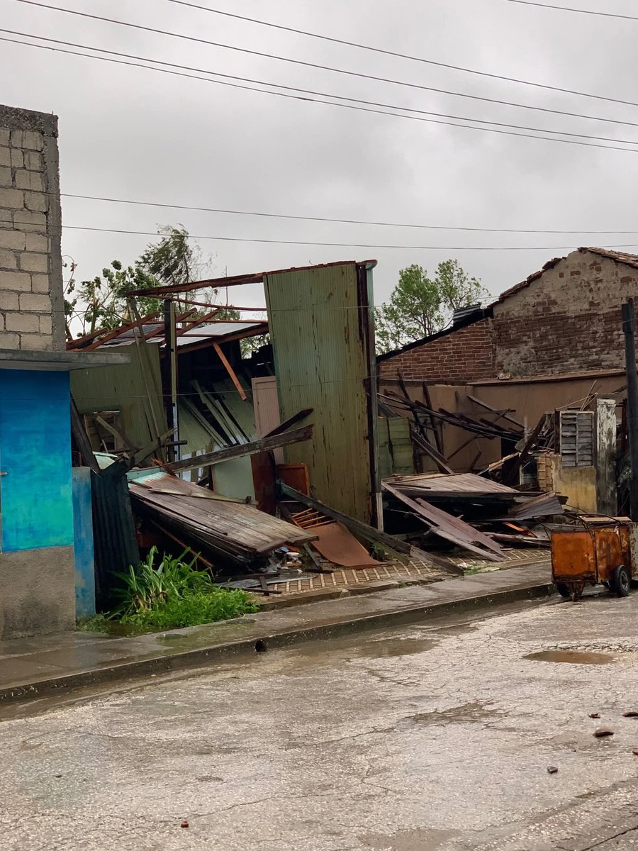 cubadebatecu's tweet photo. 🔴 En fotos: Baire también sufrió los embates de Melissa.

En redes sociales se comparten imagénes de los destrozos dejados por Melissa en su paso por Baire, en el municipio de Contramaestre, Santiago de Cuba. https://t.co/1vaKAJXr7K