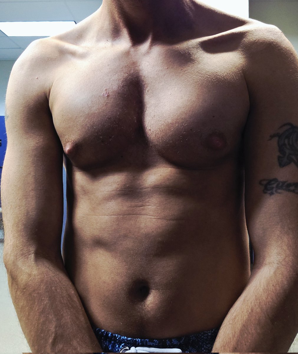 gioryderx's tweet photo. Who wants to suck my nipples? https://t.co/lTxgt2rEA2