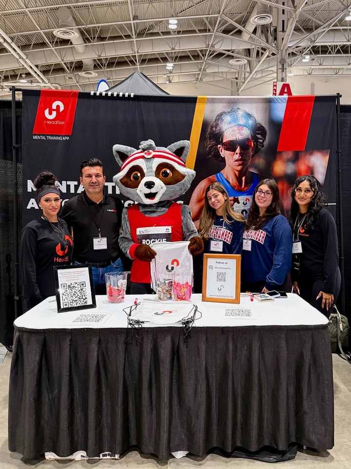 GuelphHumberUni's tweet image. Guelph-Humber Psychology students recently had the chance to help runners with mental strategies alongside seasoned professionals at the Toronto Waterfront Marathon Expo as part of their PSYC*2180 Psychology of Exercise course.

Learn more: guelphhumber.ca/news-events/ne…