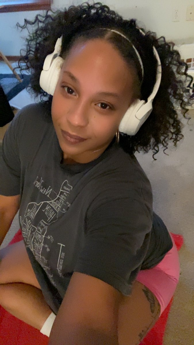 HunniLuv💛🖤🐝 tweet media