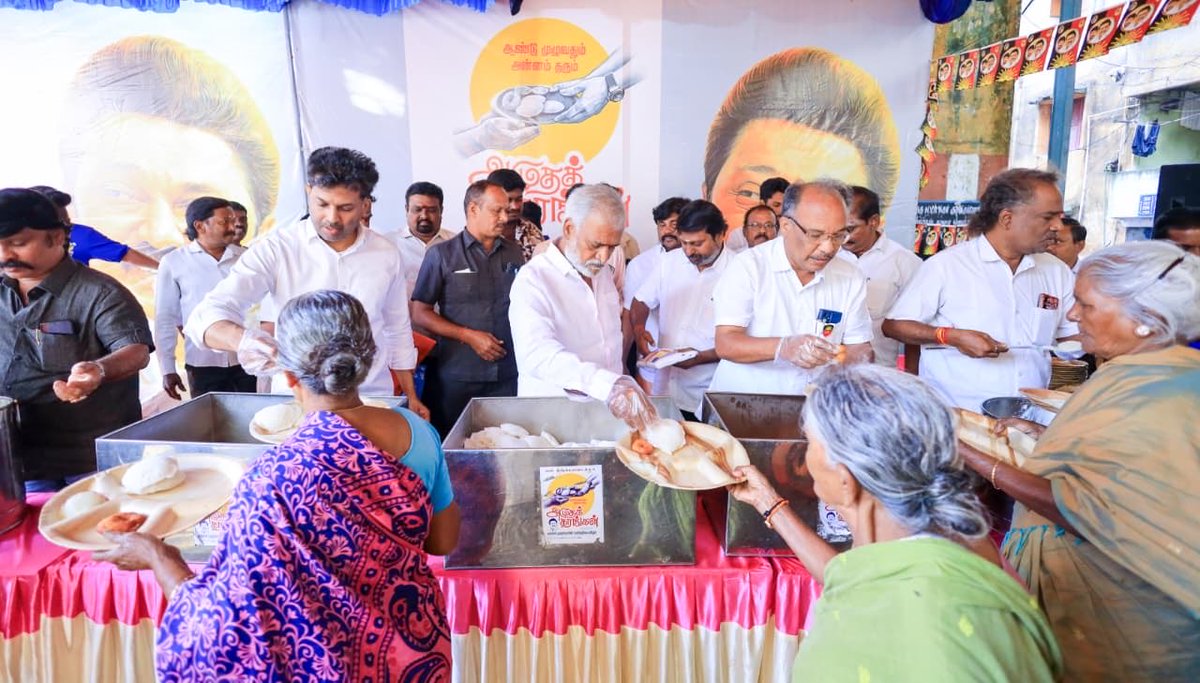 PKSekarbabu's tweet photo. #அன்னம்_தரும்_அமுதக்கரங்கள் | 252வது நாள்

மாண்புமிகு முதலமைச்சர் திரு.@mkstalin அவர்களின் 72வது பிறந்தநாளை முன்னிட்டு சென்னை கிழக்கு மாவட்ட திமுக சார்பில், நமது ஏற்பாட்டில் 365 நாட்களும், நாள் ஒன்றுக்கு 1000 நபர்களுக்கு காலை உணவு வழங்கும் "அன்னம் தரும் அமுதக்கரங்கள்" (1/2) https://t.co/ygRUZmlNqD