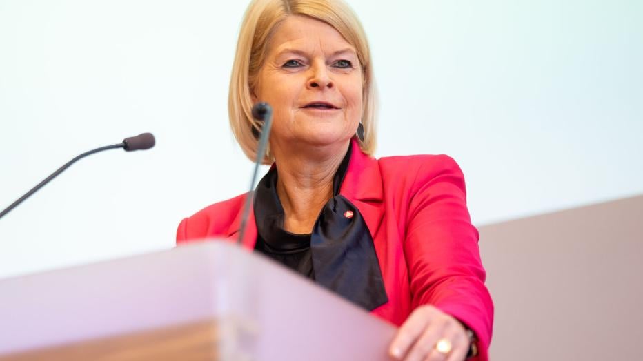 Wir brauchen weder Sky Shield noch irgendeine Drohnen Abwehr Frau Tanner, uns greift niemand an.
Diese Angstmacherei ist wirklich lächerlich!