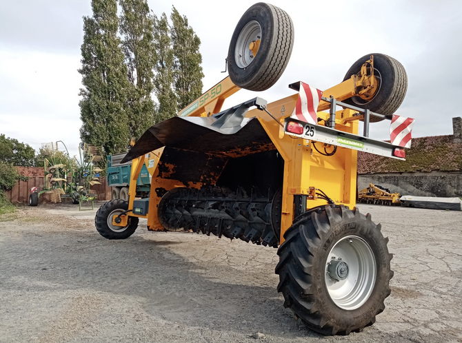 Composter le fumier : un geste gagnant sur tous les plans ! Réduire le volume, limiter les odeurs, améliorer la fertilité des sols et protéger la ressource en 
Jeudi 6 novembre - 14h GAEC du Champ d’Avignière - Chavoy (50)
#agriculture #cuma urlr.me/AXdb5j