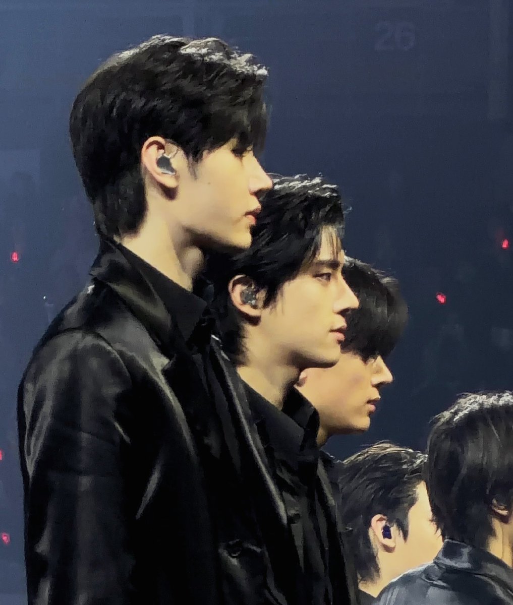 โห 02z ㅜㅜ มุมข้างโคตรเว่อ คนละสไตล์เลยแต่หน้าตาดีมากอะ ลูกรักพระเจ้าสุด ๆ