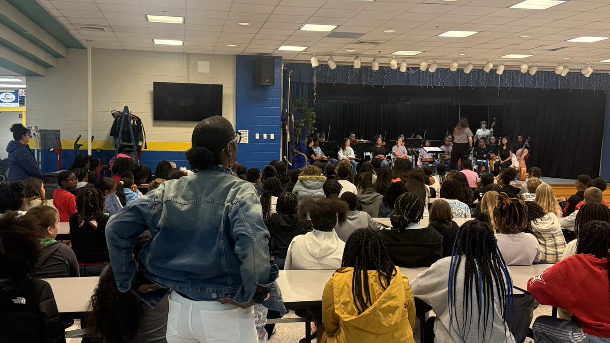 DrJNeighbours's tweet image. Love the recruitment being done by Forest Glen @FGwildcats and Kings Fork Middle School @KFMSjaguars757 orchestra director Ms Browns! She is a true super star reaching kids and showing them not just stringed instruments, but all music in @SufVAschools! #SPSCreatesAchievers…