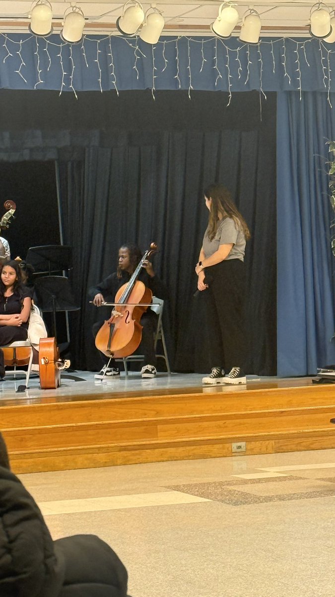 DrJNeighbours's tweet image. Love the recruitment being done by Forest Glen @FGwildcats and Kings Fork Middle School @KFMSjaguars757 orchestra director Ms Browns! She is a true super star reaching kids and showing them not just stringed instruments, but all music in @SufVAschools! #SPSCreatesAchievers…