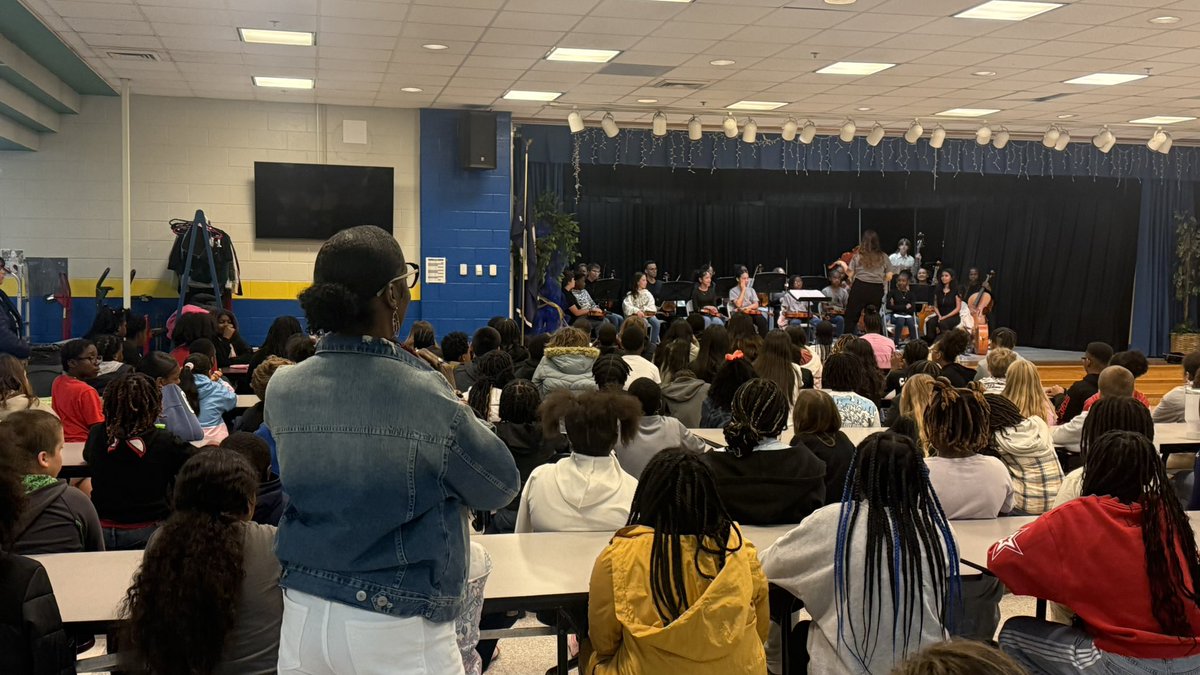 DrJNeighbours's tweet image. Love the recruitment being done by Forest Glen @FGwildcats and Kings Fork Middle School @KFMSjaguars757 orchestra director Ms Browns! She is a true super star reaching kids and showing them not just stringed instruments, but all music in @SufVAschools! #SPSCreatesAchievers…