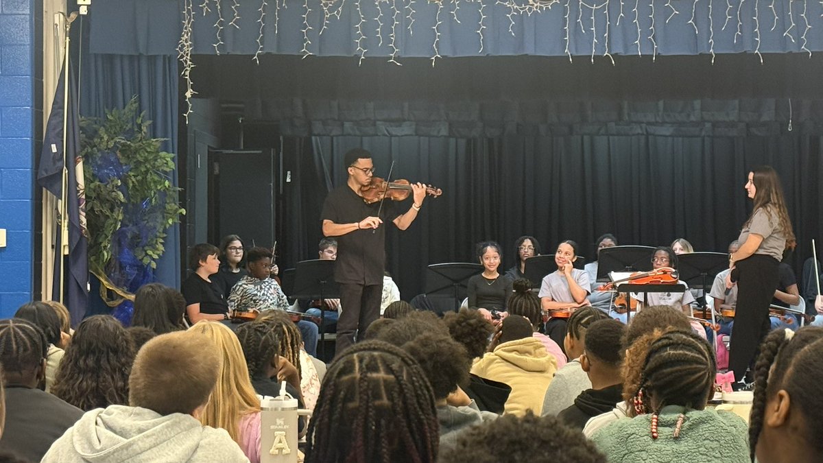 DrJNeighbours's tweet image. Love the recruitment being done by Forest Glen @FGwildcats and Kings Fork Middle School @KFMSjaguars757 orchestra director Ms Browns! She is a true super star reaching kids and showing them not just stringed instruments, but all music in @SufVAschools! #SPSCreatesAchievers…