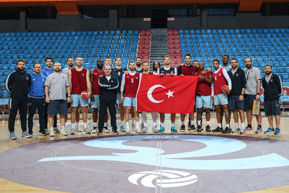 TSBasketResmi's tweet photo. Atatürk’ün izinde, Cumhuriyetin ışığında.

Yaşasın Cumhuriyet 🇹🇷
