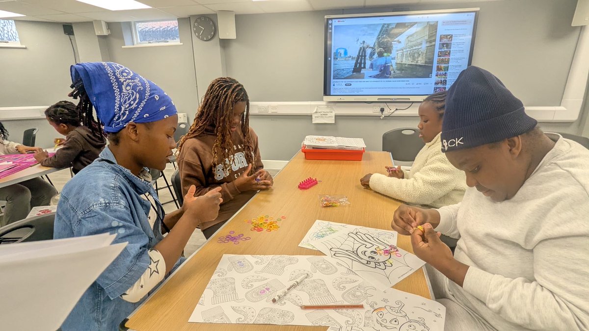 PHOEBEIPS's tweet image. Today at Phoebe Centre the kids enjoyed some baking and games together for some half-term fun! 🧁🎮

#halftermfun❤️ #community #fun